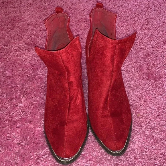 Journee Collection Issla Red Ankle Bootie - Picture 3 of 6